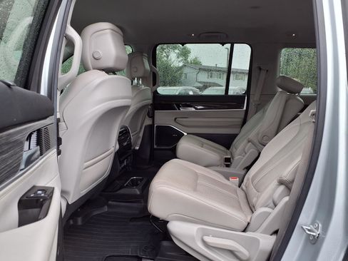Used 2022 Jeep Wagoneer Series III w/ Convenience Group I AWD/4WD image 25