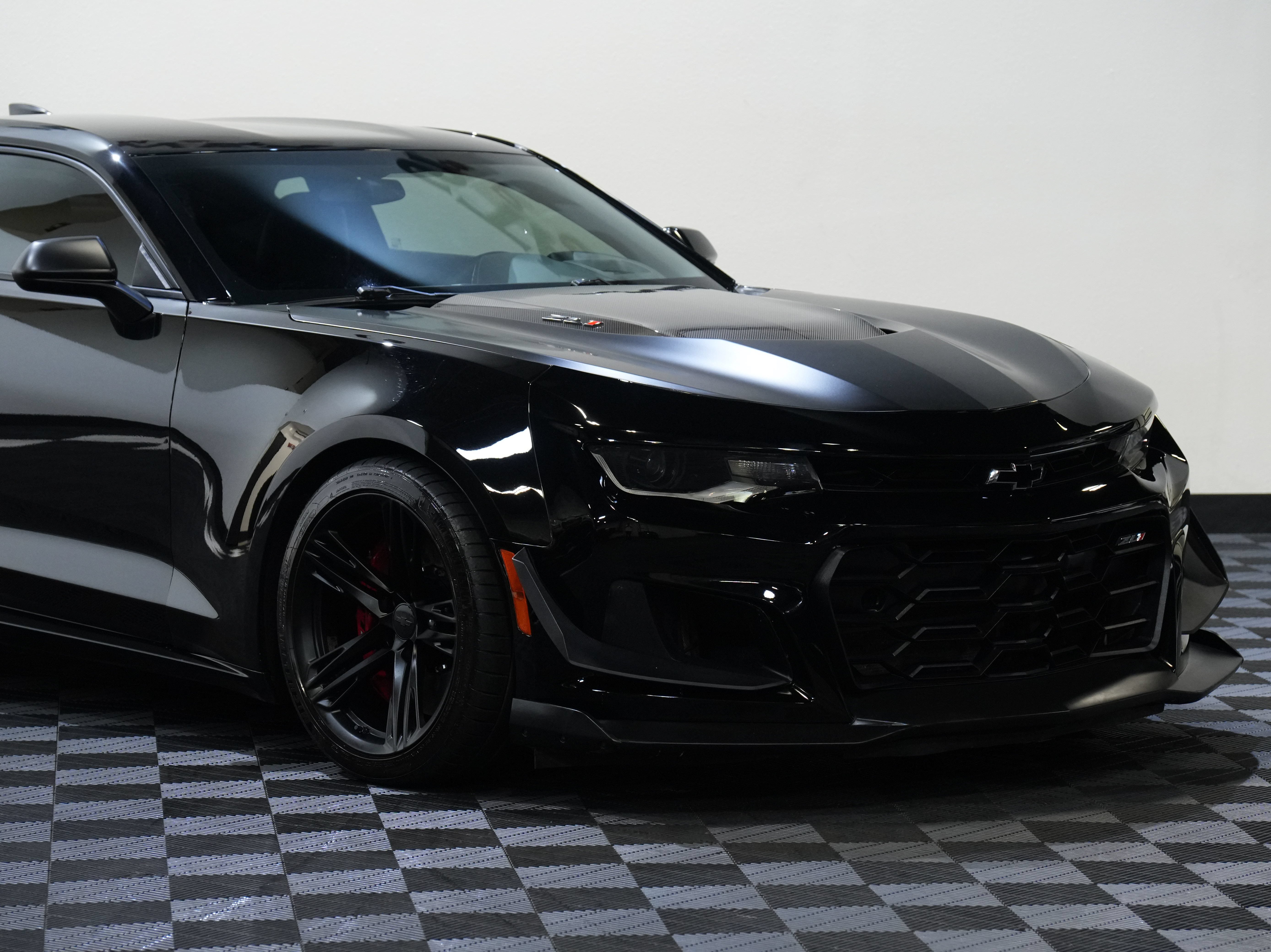 Used 2018 Chevrolet Camaro ZL1 RWD image 9