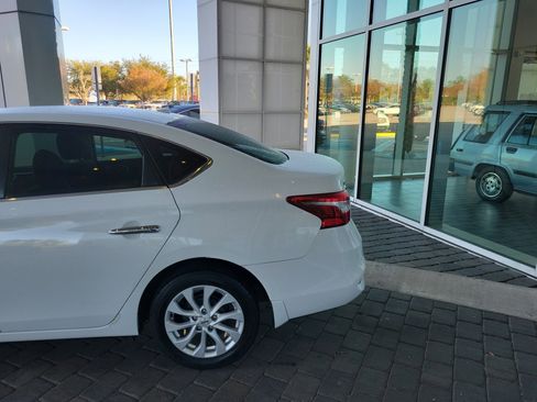 Used 2018 Nissan Sentra SV image 4
