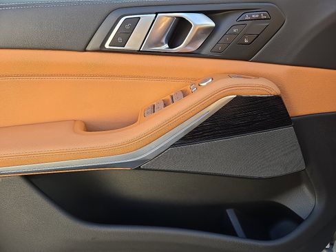 Used 2025 BMW X7 xDrive40i w/ M Sport Package image 13