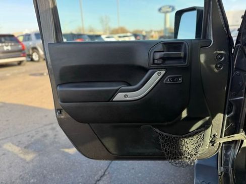 Used 2018 Jeep Wrangler Unlimited Sahara w/ Connectivity Group image 11