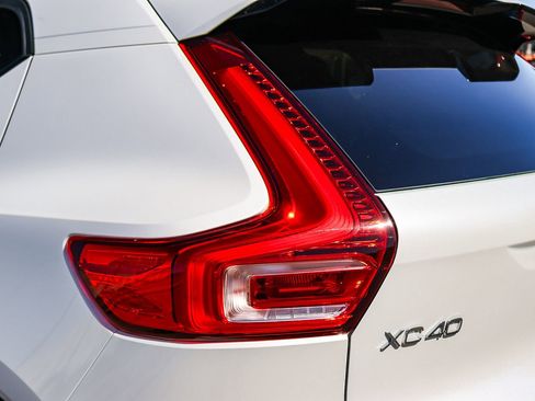 New 2026 Volvo XC40 B5 Ultra w/ Climate Package AWD/4WD image 11