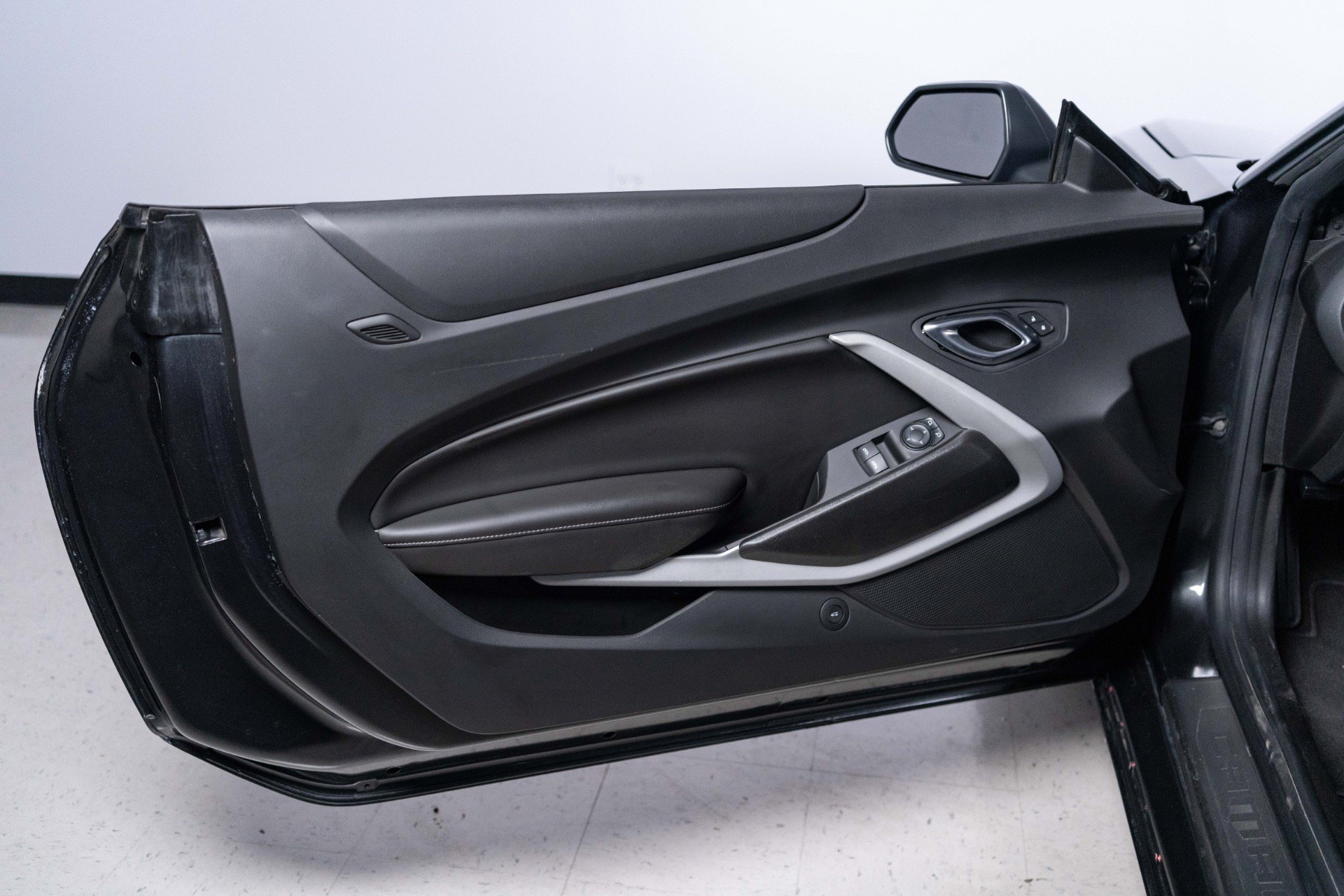 Used 2018 Chevrolet Camaro SS RWD image 45