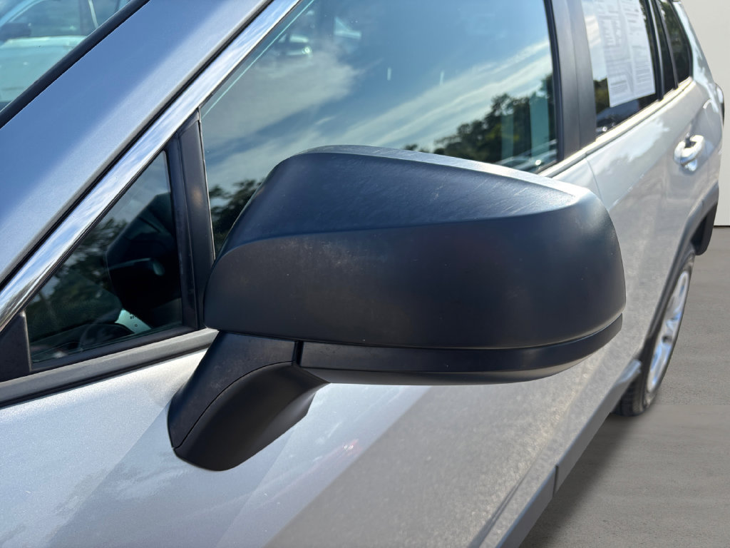 Used 2021 Toyota RAV4 LE FWD image 11