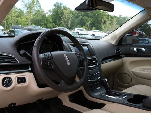 Used 2019 Lincoln MKT AWD image 23