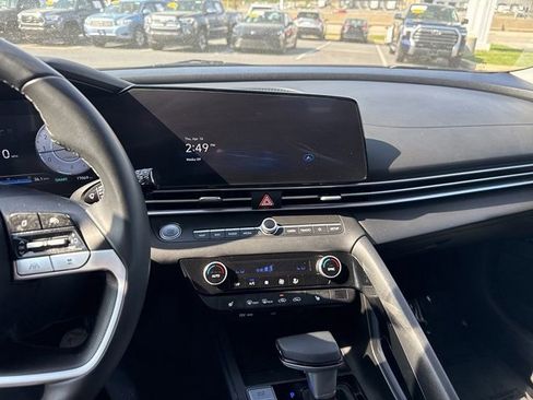 Used 2025 Hyundai Elantra SEL FWD image 20