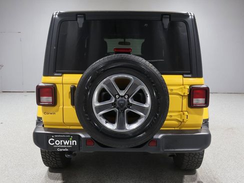 Used 2021 Jeep Wrangler Unlimited Sahara image 3