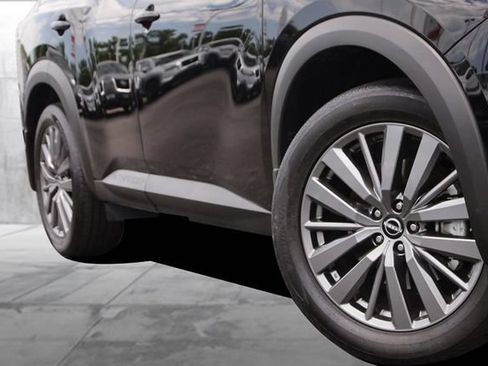 Certified 2025 Nissan Pathfinder SL w/ SL Premium Package FWD image 3