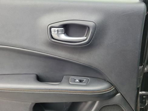 Used 2017 Jeep Compass Latitude w/ Popular Equipment Group image 14