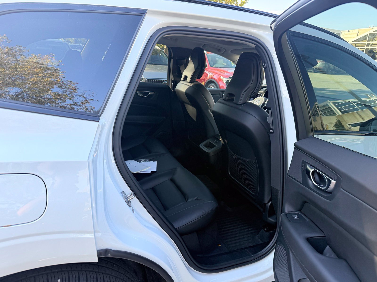Used 2025 Volvo XC60 B5 Core w/ Protection Package Premier AWD/4WD image 12