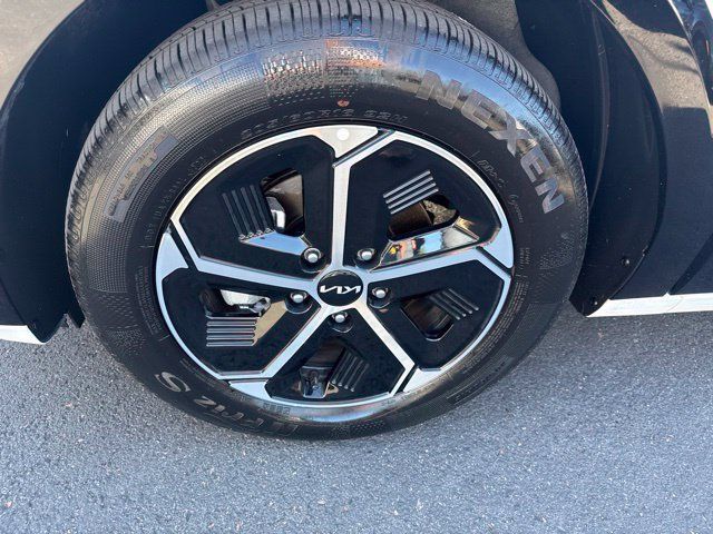Certified 2024 Kia Niro FWD image 10
