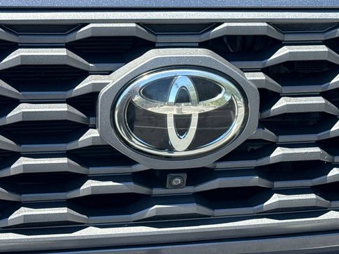 Used 2020 Toyota Tacoma TRD Sport w/ TRD Premium Sport Package AWD/4WD image 8