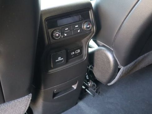 Used 2023 GMC Acadia SLT w/ Technology Package AWD/4WD image 21