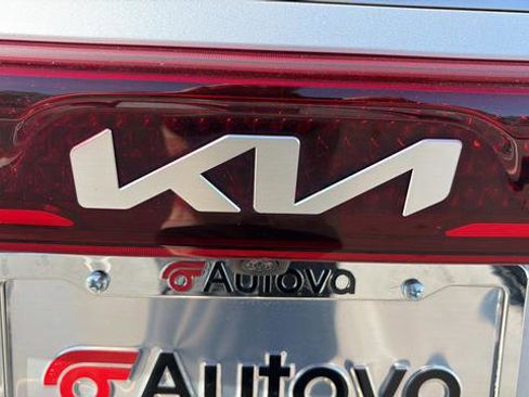 Used 2022 Kia Carnival LX FWD image 30