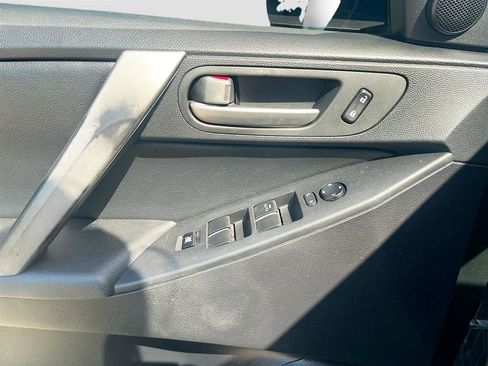 Used 2013 MAZDA MAZDA3 i Grand Touring w/ Tech Pkg image 17