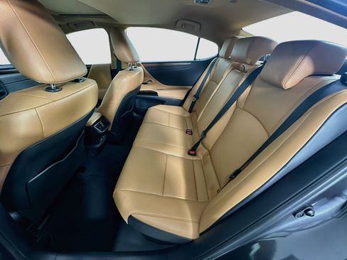 Used 2024 Lexus ES 300h w/ Premium Package FWD image 28