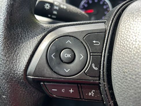 Used 2021 Toyota RAV4 LE FWD image 19