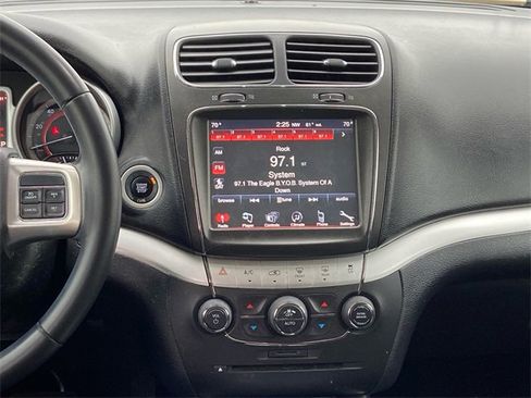 Used 2019 Dodge Journey SE image 13