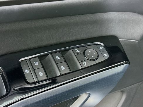 Used 2025 Nissan Pathfinder SL image 15