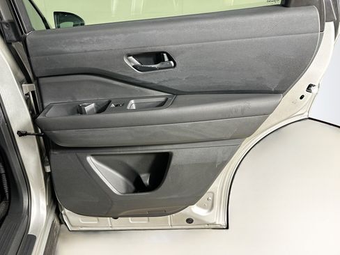 Used 2025 Nissan Pathfinder SV AWD/4WD image 31