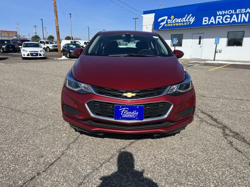 Used 2018 Chevrolet Cruze LT w/ Convenience Package image 2