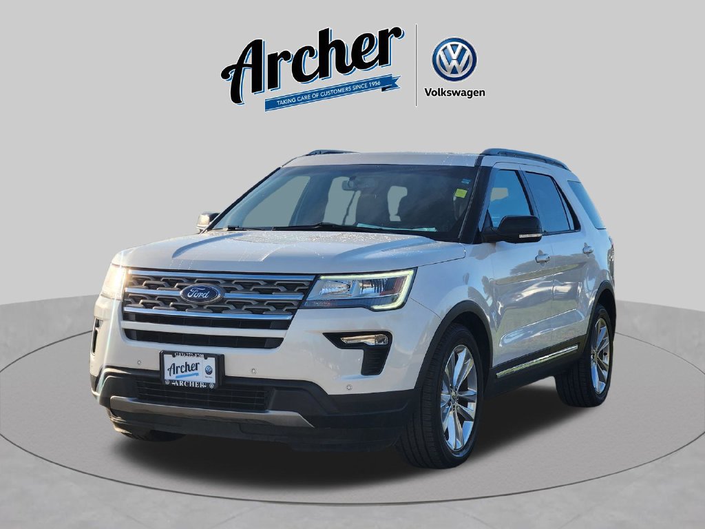 Used 2018 Ford Explorer XLT w/ Equipment Group 202A FWD image 2