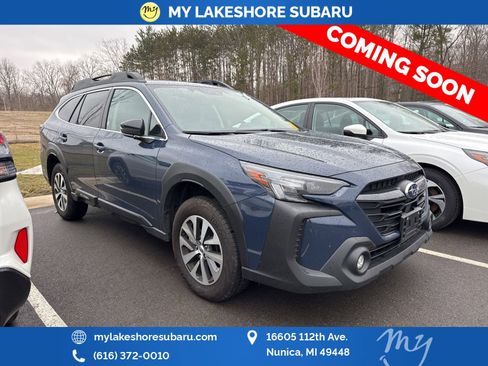 Used 2025 Subaru Outback Premium image 1