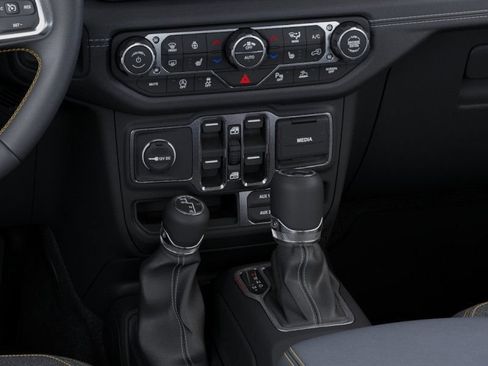 Used 2025 Jeep Wrangler Unlimited Sahara w/ Safety Group AWD/4WD image 24