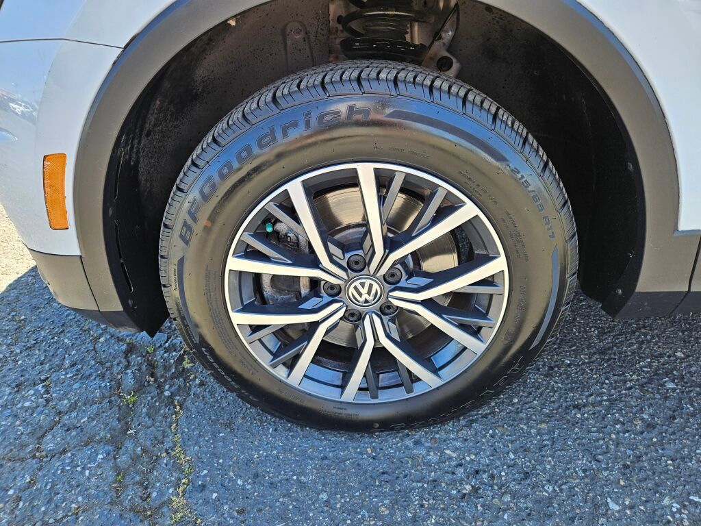 Used 2018 Volkswagen Tiguan SE w/ Panoramic Sunroof Package AWD/4WD image 8
