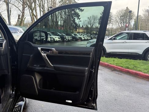 Used 2018 Lexus GX 460 image 15