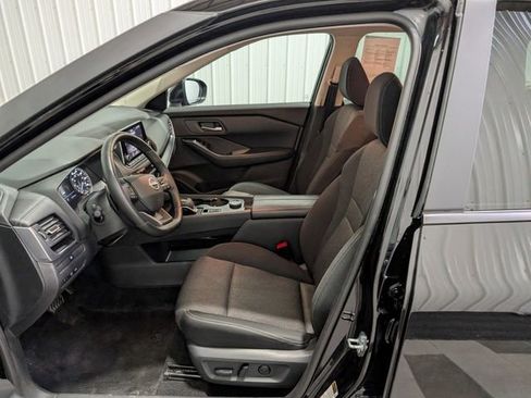 Used 2025 Nissan Rogue SV image 13