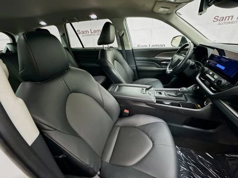 Used 2024 Toyota Grand Highlander AWD image 29
