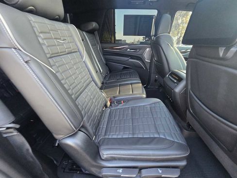 Used 2022 Cadillac Escalade Sport Platinum w/ Heavy-Duty Trailer Package image 15