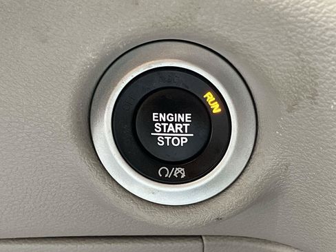 Used 2024 Chrysler Pacifica Touring-L FWD image 20