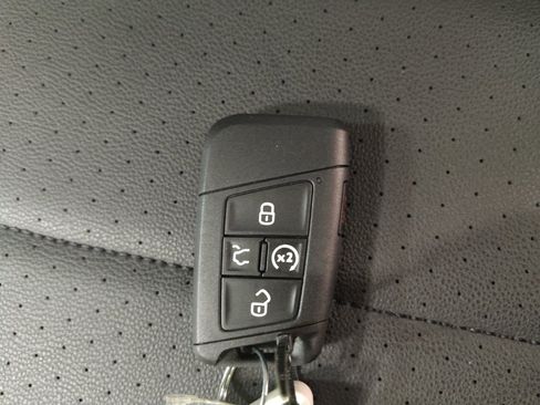 Used 2024 Volkswagen Jetta SE w/ Panoramic Sunroof Package image 32