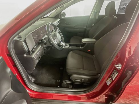 Used 2025 Hyundai Kona SEL FWD image 13