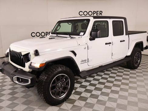 Used 2022 Jeep Gladiator Overland w/ Popular Equipment Package AWD/4WD image 10