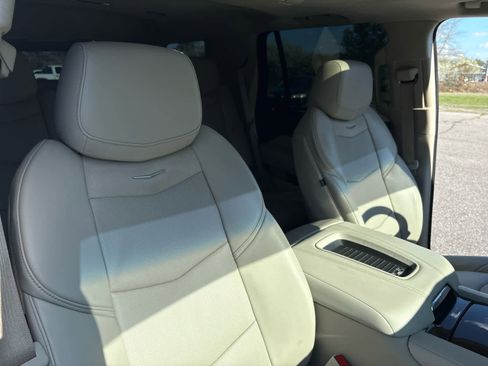 Used 2019 Cadillac Escalade Luxury image 14