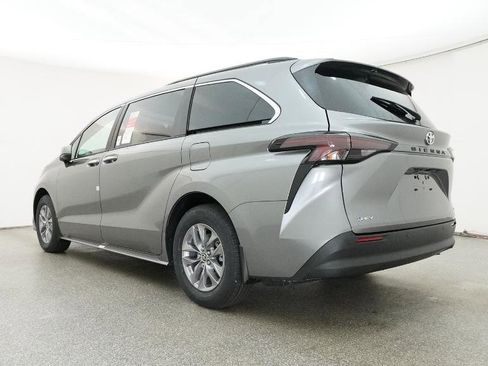 New 2026 Toyota Sienna XLE image 24