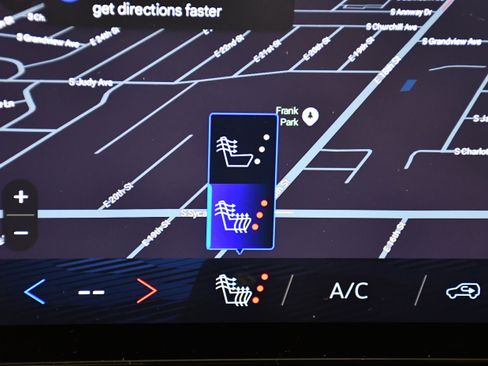 Used 2025 Chevrolet Suburban Z71 image 29