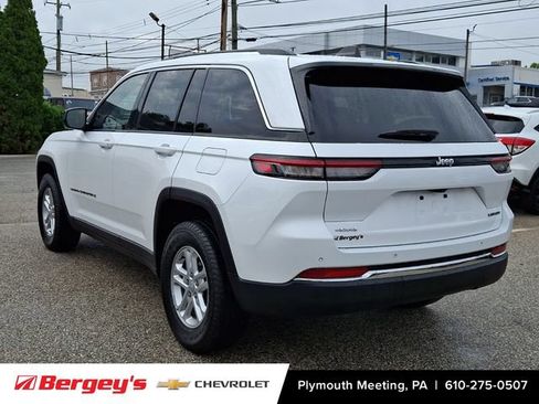 Used 2023 Jeep Grand Cherokee Laredo AWD/4WD image 5