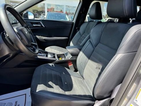 Used 2024 Mitsubishi Outlander AWD image 11