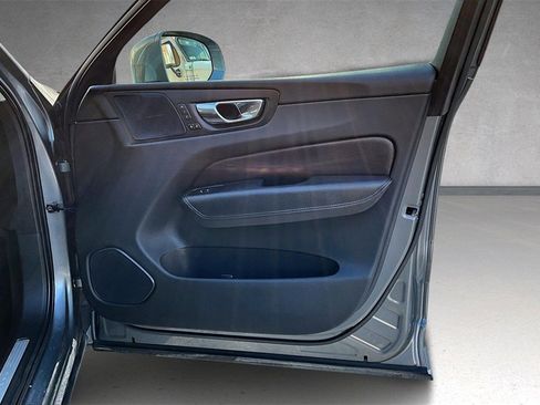 Used 2020 Volvo XC60 T5 Inscription w/ Protection Package Premier image 28