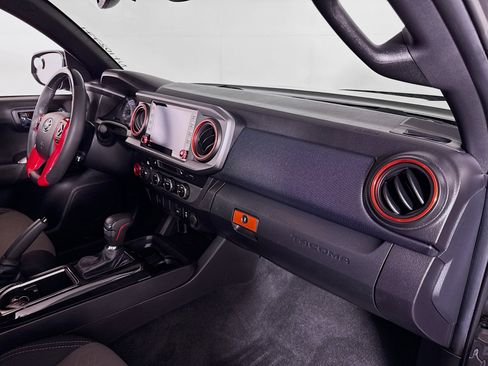 Certified 2022 Toyota Tacoma TRD Off-Road w/ TRD Premium Off Road Package image 27