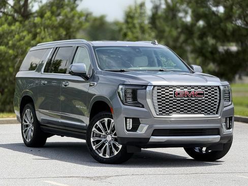 Used 2021 GMC Yukon XL Denali w/ Denali Ultimate Package AWD/4WD image 13