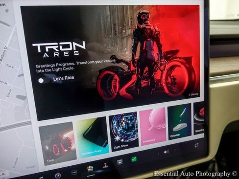 Used 2022 Tesla Model S image 25