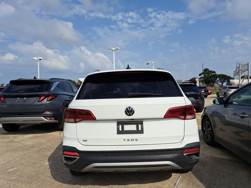 Used 2024 Volkswagen Taos SE FWD image 4