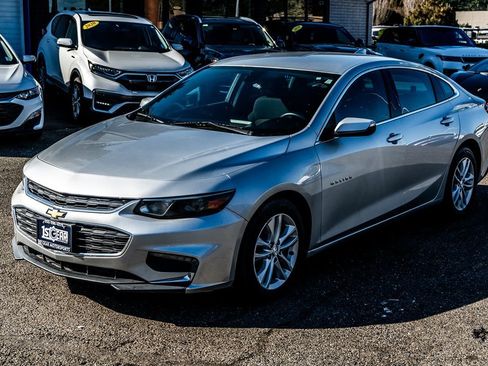 Used 2018 Chevrolet Malibu LT image 4
