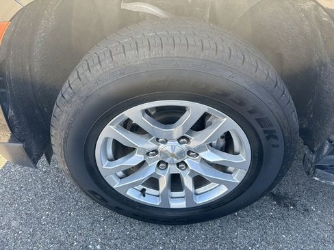 Used 2022 Chevrolet Suburban LT image 11