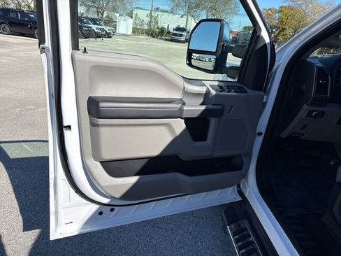 Used 2020 Ford F250 XLT w/ XLT Premium Package image 13